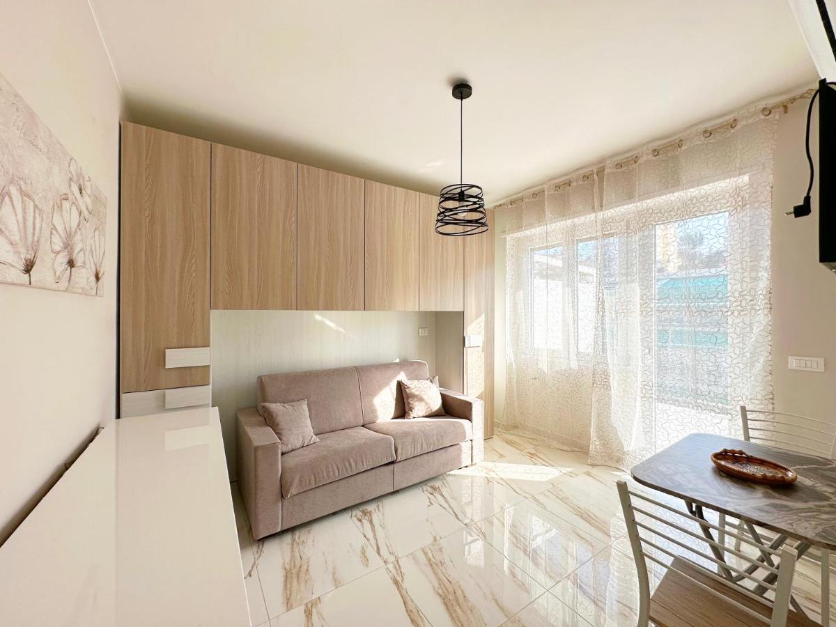 Wh - Un Posto Al Sole - Attico Monolocale Con Parcheggio Gratuito - 5 Minuti Dal Centro - Wifi Lägenhet Sanremo Exteriör bild