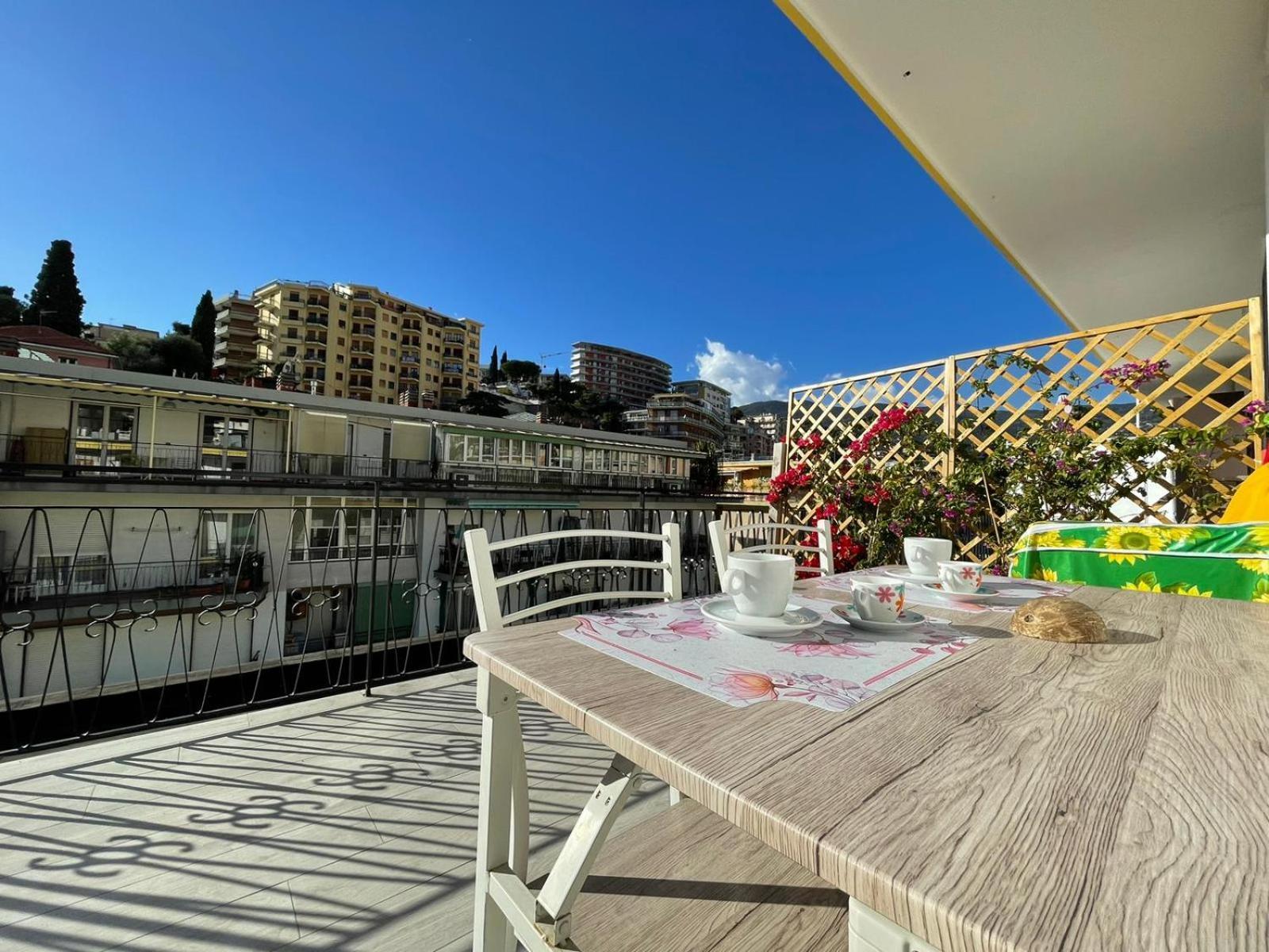 Wh - Un Posto Al Sole - Attico Monolocale Con Parcheggio Gratuito - 5 Minuti Dal Centro - Wifi Lägenhet Sanremo Exteriör bild