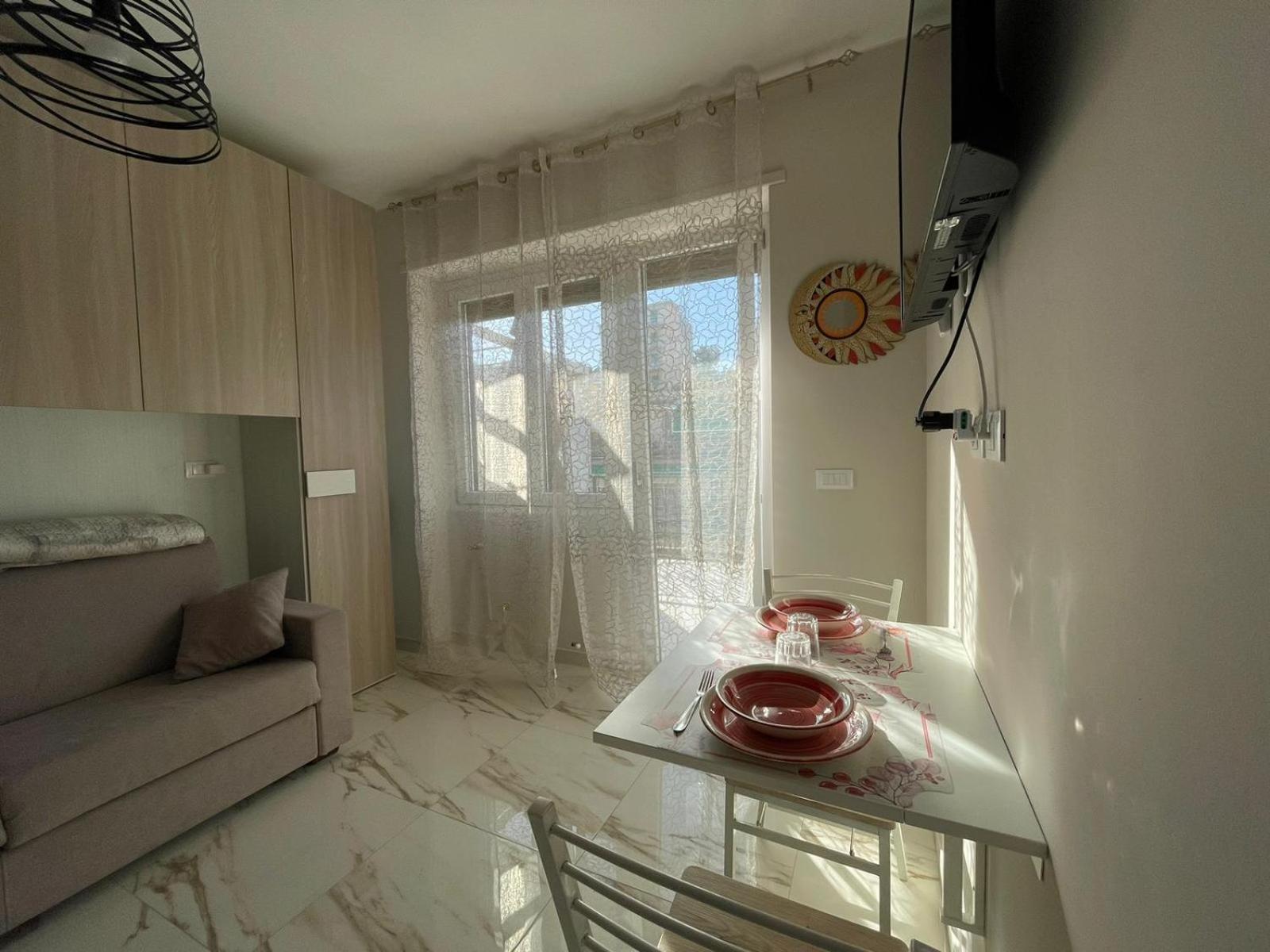 Wh - Un Posto Al Sole - Attico Monolocale Con Parcheggio Gratuito - 5 Minuti Dal Centro - Wifi Lägenhet Sanremo Exteriör bild